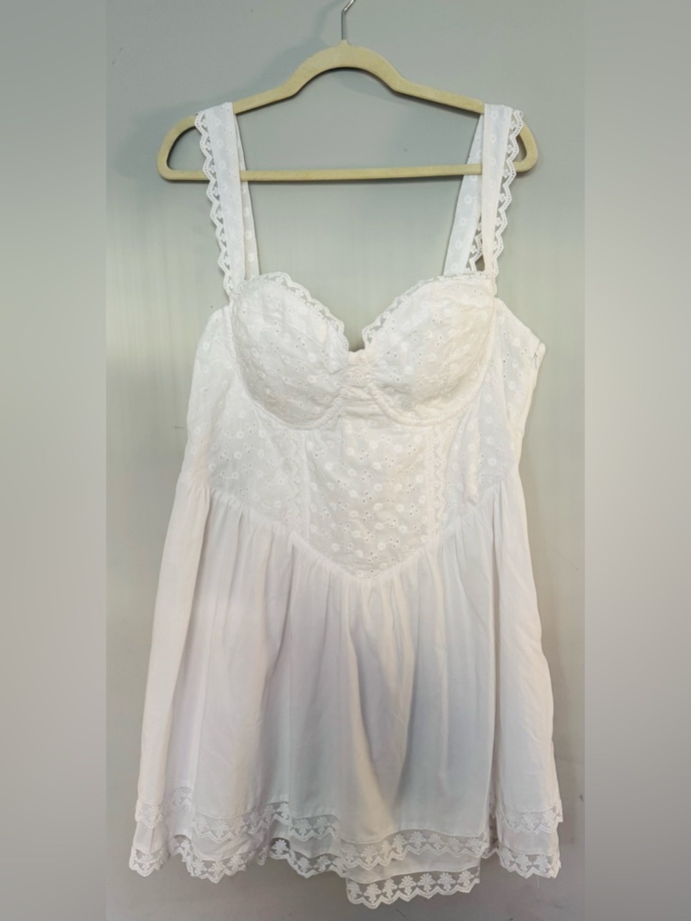 Fashion Nova White Eyelet Lace Bustier Chemise - Picture 3 of 9